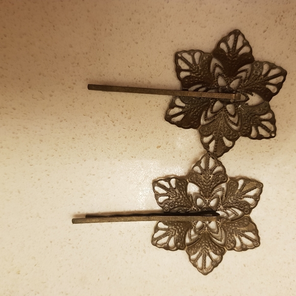 Vintage hair clips from etsy - Picture 3 of 3